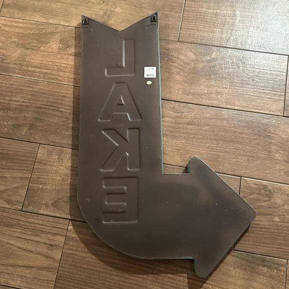 🩵Oversized~Rustic Tin ~ “Lake This Way”Arrow Sign -Retro Decor✨ - Picture 3 of 4